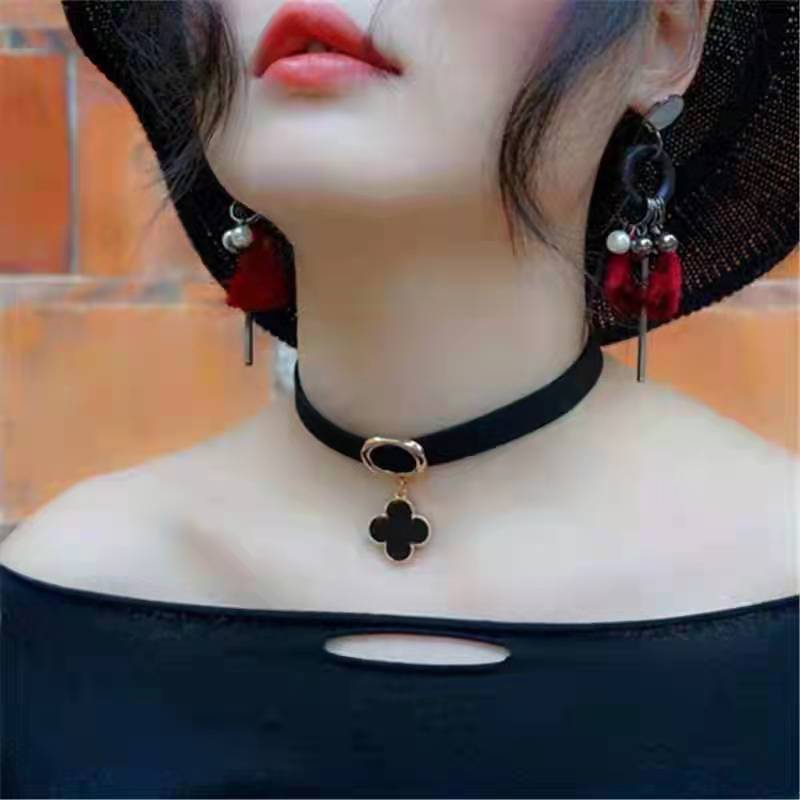 Elegante Choker-Halskette in Schwarz und Gold