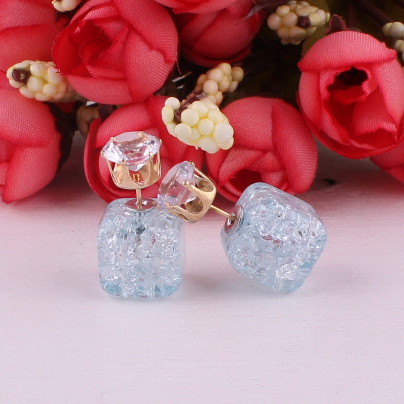 Anting -anting sisi ganda berbentuk kubus