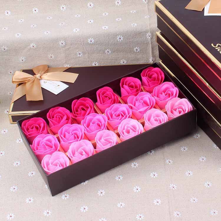 Adorable 18 Mini Roses Gift Box - THEONE APPAREL